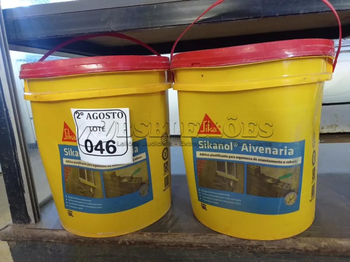 LOTE 046 - 02 BALDES DE SIKANOL ALVENARIA ADITIVO PLASTIFICANTE PARA ARGAMASSA DE ASSENTAMENTO E REBOCO, 18 LITROS CADA. (NO ESTADO) ATENÇÃO! FAZER A VISITAÇÃO ANTES DE ARREMATAR, NÃO SABEMOS SE FUNCIONA. LEILÃO NÃO TEM GARANTIA E NEM DEVOLUÇÃO, SUJEITO A POSSÍVEIS AVARIAS VISÍVEIS/OCULTAS E/OU AUSÊNCIA DE COMPONENTES.