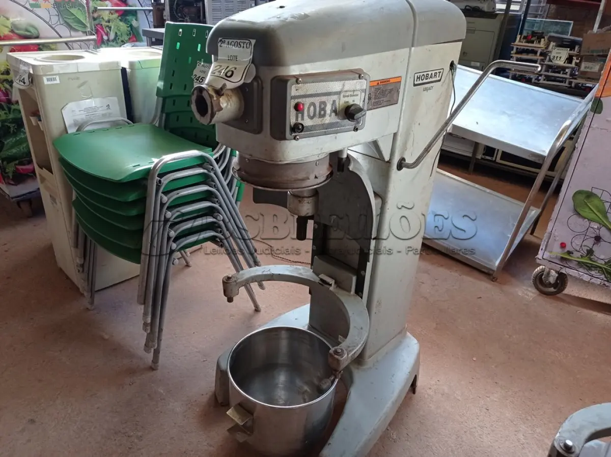 LOTE 246 - 01 BATEDEIRA INDUSTRIAL DE MASSAS MARCA HOBART. (NO ESTADO) ATENÇÃO! FAZER A VISITAÇÃO ANTES DE ARREMATAR, NÃO SABEMOS SE FUNCIONA. LEILÃO NÃO TEM GARANTIA E NEM DEVOLUÇÃO, SUJEITO A POSSÍVEIS AVARIAS VISÍVEIS/OCULTAS E/OU AUSÊNCIA DE COMPONENTES.