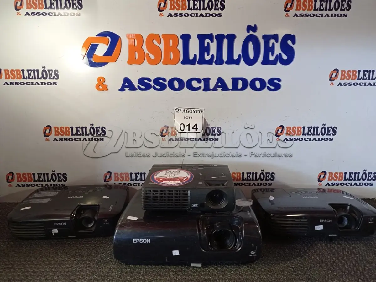 LOTE 014 - 04 PROJETORES PARA RETIRADAS DE PEÇAS, MARCAS E MODELOS DIVERSOS. (NO ESTADO) ATENÇÃO! FAZER A VISITAÇÃO ANTES DE ARREMATAR, NÃO SABEMOS SE FUNCIONA. LEILÃO NÃO TEM GARANTIA E NEM DEVOLUÇÃO, SUJEITO A POSSÍVEIS AVARIAS VISÍVEIS/OCULTAS E/OU AUSÊNCIA DE COMPONENTES.