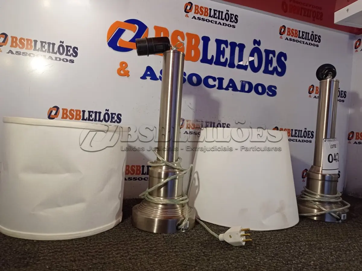 LOTE 042 - 02 ABAJUR LAMP COM AVARIAS. (NO ESTADO EM QUE SE ENCONTRA. SUJEITO A AVARIAS OCULTAS/VISÍVEIS.) AU2173M  AU2172P