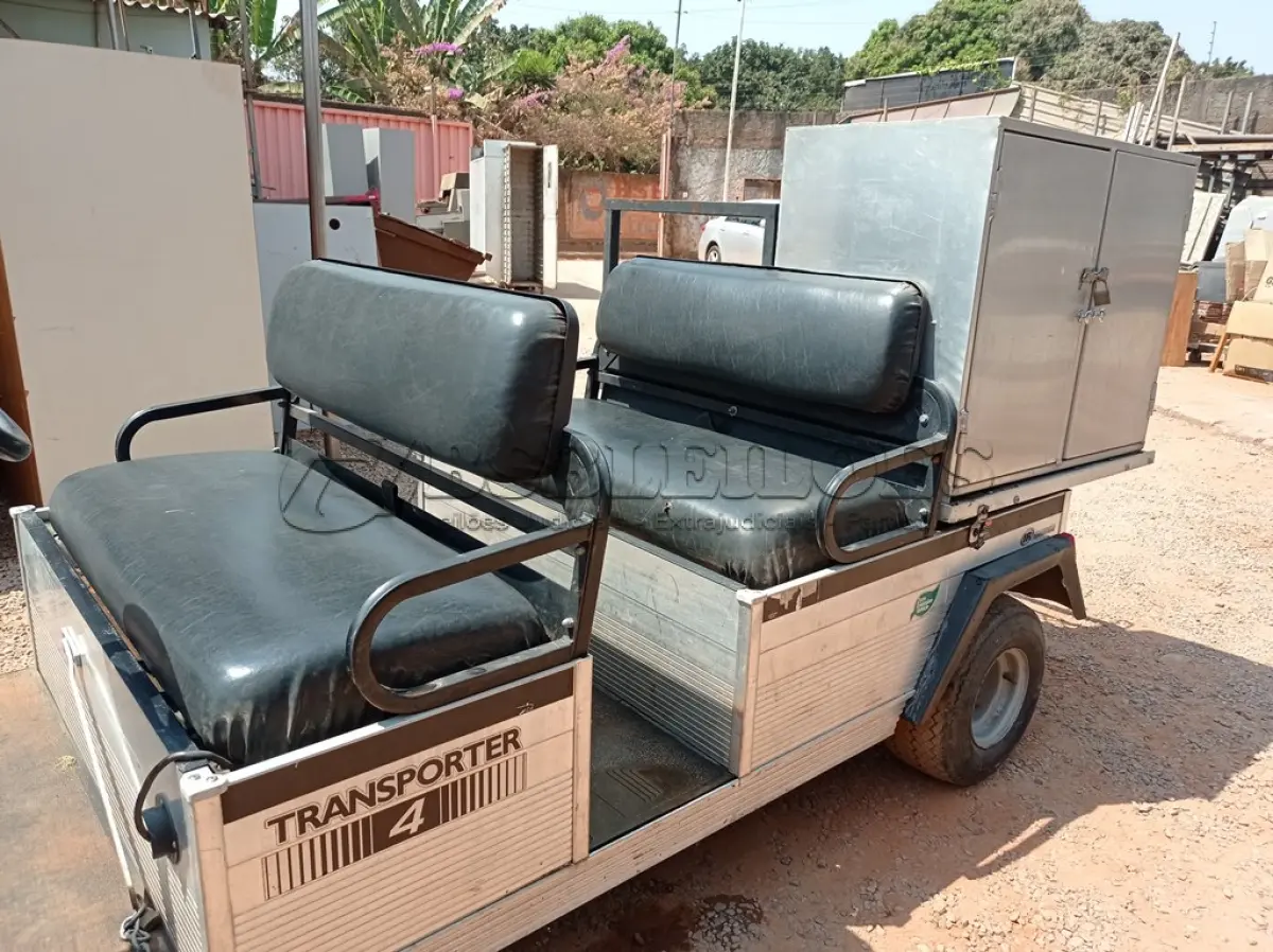 LOTE 325 - 01 CARRINHO DE GOLFE CLUB CAR TRANSPORTER 4. (NO ESTADO) (GOLF CART) (WITHOUT KEYS) (NO ESTADO EM QUE SE ENCONTRA. SUJEITO A AVARIAS OCULTAS/VISÍVEIS.) AV9495Y