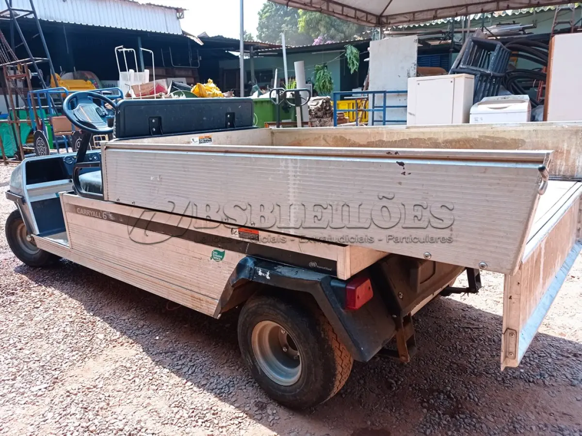 LOTE 324 - 01 CARRINHO DE GOLFE CLUB CAR CARRYALL 6. (NO ESTADO) (GOLF CART) (WITHOUT KEYS) (NO ESTADO EM QUE SE ENCONTRA. SUJEITO A AVARIAS OCULTAS/VISÍVEIS.) AV9497A