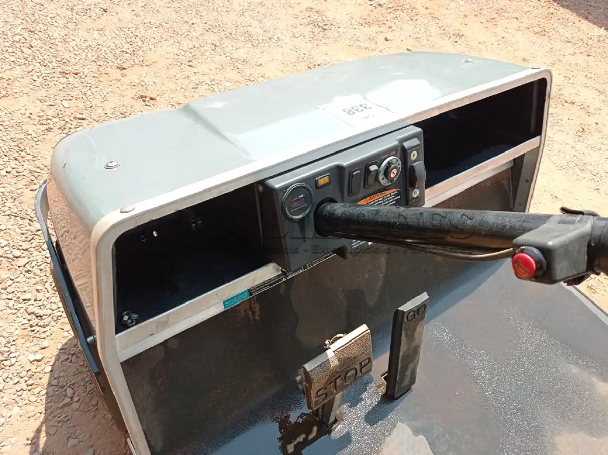 LOTE 338 - 01 CARRINHO DE GOLFE CLUB CAR CARRYALL 6 (NO ESTADO) (GOLF CART) (WITHOUT KEYS) (NO ESTADO EM QUE SE ENCONTRA. SUJEITO A AVARIAS OCULTAS/VISÍVEIS.) AV9414C