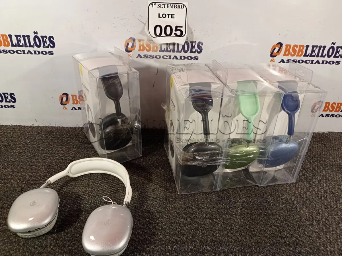 LOTE 005 - 05 HEADPHONES COM AVARIAS. (NO ESTADO) ATENÇÃO! FAZER A VISITAÇÃO ANTES DE ARREMATAR, NÃO SABEMOS SE FUNCIONA. LEILÃO NÃO TEM GARANTIA E NEM DEVOLUÇÃO, SUJEITO A POSSÍVEIS AVARIAS VISÍVEIS/OCULTAS E/OU AUSÊNCIA DE COMPONENTES.