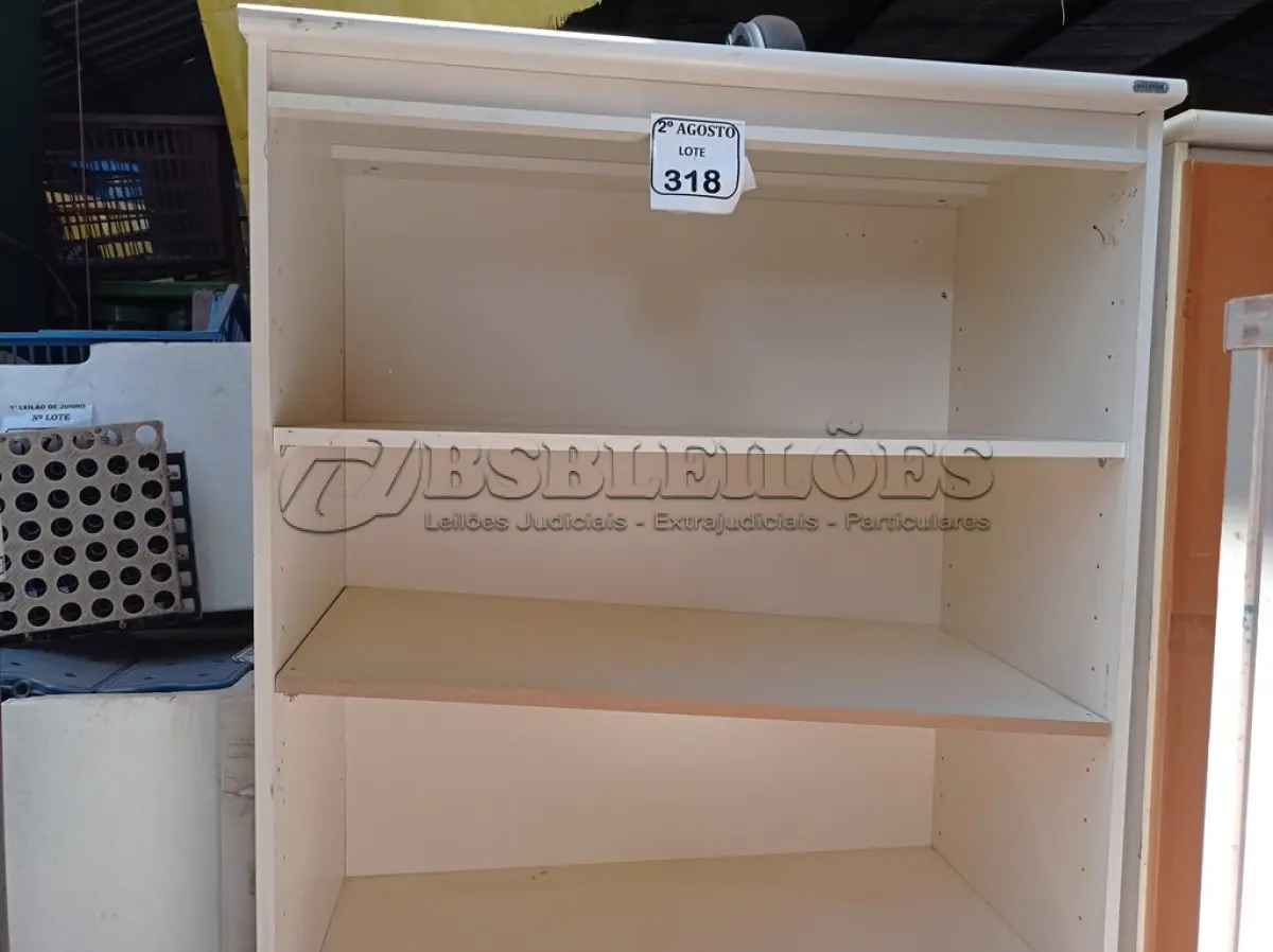 LOTE 318 - 01 ARMÁRIO PARA ESCRITÓRIO COM 03 COMPARTIMENTOS. (NO ESTADO) ATENÇÃO! FAZER A VISITAÇÃO ANTES DE ARREMATAR, NÃO SABEMOS SE FUNCIONA. LEILÃO NÃO TEM GARANTIA E NEM DEVOLUÇÃO, SUJEITO A POSSÍVEIS AVARIAS VISÍVEIS/OCULTAS E/OU AUSÊNCIA DE COMPONENTES.