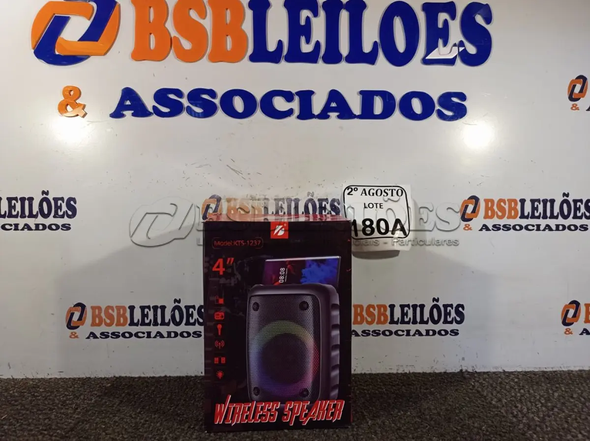 LOTE 180 - 01 CAIXA DE SOM BLUETOOTH 4”. (NO ESTADO) ATENÇÃO! FAZER A VISITAÇÃO ANTES DE ARREMATAR, NÃO SABEMOS SE FUNCIONA. LEILÃO NÃO TEM GARANTIA E NEM DEVOLUÇÃO, SUJEITO A POSSÍVEIS AVARIAS VISÍVEIS/OCULTAS E/OU AUSÊNCIA DE COMPONENTES.