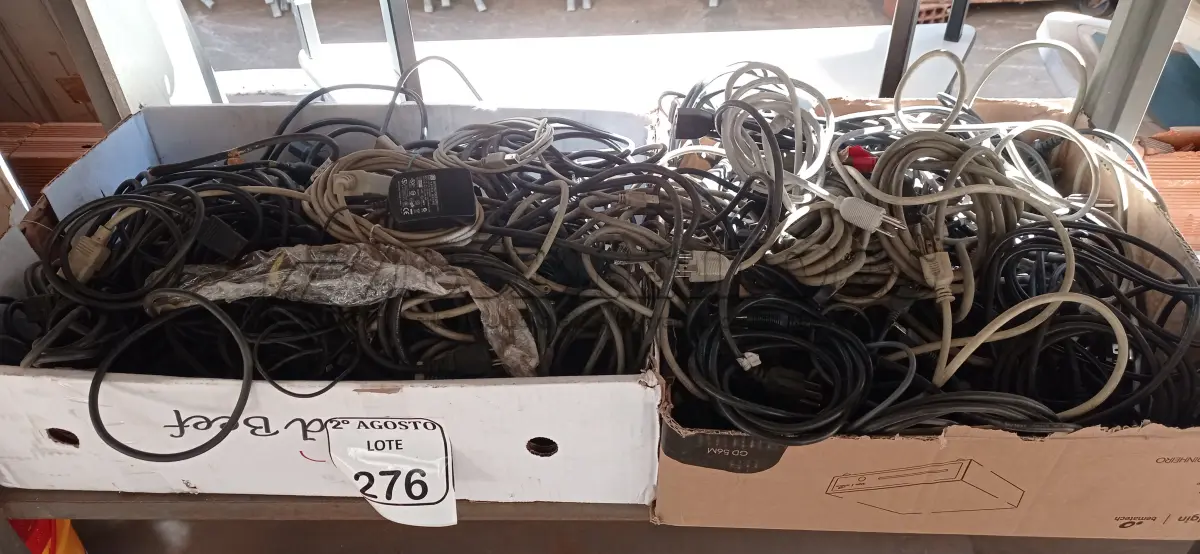 LOTE 276 - 01 LOTE COM VÁRIOS CABOS DE FORÇA PARA PC. (NO ESTADO) ATENÇÃO! FAZER A VISITAÇÃO ANTES DE ARREMATAR, NÃO SABEMOS SE FUNCIONA. LEILÃO NÃO TEM GARANTIA E NEM DEVOLUÇÃO, SUJEITO A POSSÍVEIS AVARIAS VISÍVEIS/OCULTAS E/OU AUSÊNCIA DE COMPONENTES.