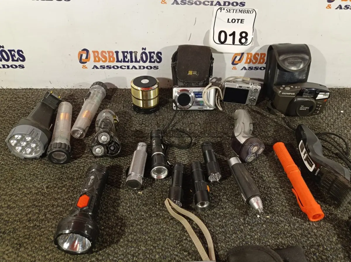LOTE 018 - 01 LOTE COM ELETRÔNICOS DIVERSOS. (NO ESTADO) ATENÇÃO! FAZER A VISITAÇÃO ANTES DE ARREMATAR, NÃO SABEMOS SE FUNCIONA. LEILÃO NÃO TEM GARANTIA E NEM DEVOLUÇÃO, SUJEITO A POSSÍVEIS AVARIAS VISÍVEIS/OCULTAS E/OU AUSÊNCIA DE COMPONENTES.