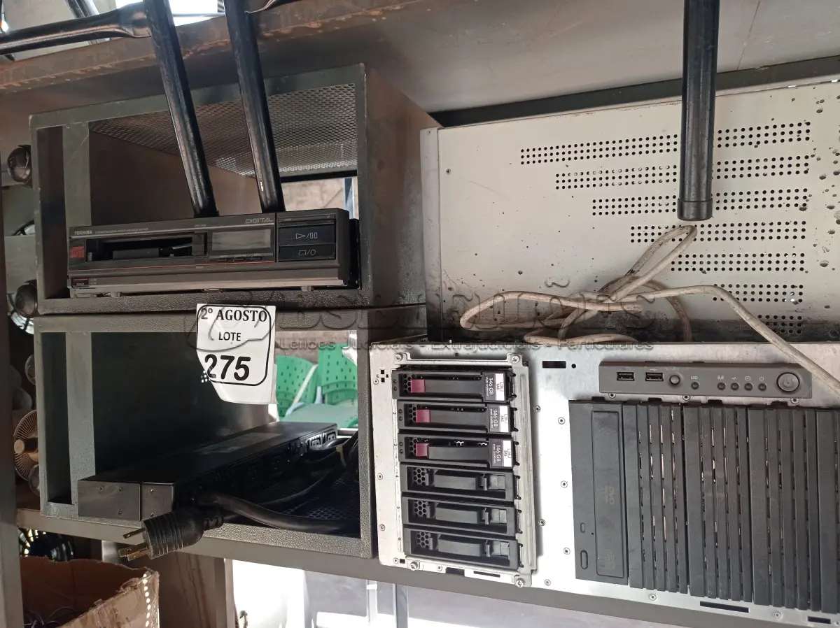 LOTE 275 - 01 SUCATA DE SERVIDOR, 01 ESTABILIZADOR, 02 CARRINHOS PARA CPU E 01 RÉGUA DE DISTRIBUIÇÃO DE ENERGIA MARCA DELL.  (NO ESTADO) ATENÇÃO! FAZER A VISITAÇÃO ANTES DE ARREMATAR, NÃO SABEMOS SE FUNCIONA. LEILÃO NÃO TEM GARANTIA E NEM DEVOLUÇÃO, SUJEITO A POSSÍVEIS AVARIAS VISÍVEIS/OCULTAS E/OU AUSÊNCIA DE COMPONENTES.