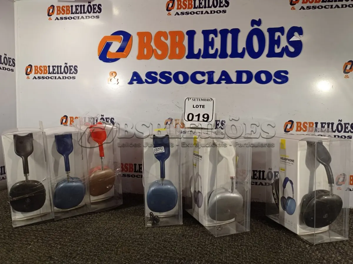 LOTE 019 - 06 HEADPHONES COM AVARIAS. (NO ESTADO) ATENÇÃO! FAZER A VISITAÇÃO ANTES DE ARREMATAR, NÃO SABEMOS SE FUNCIONA. LEILÃO NÃO TEM GARANTIA E NEM DEVOLUÇÃO, SUJEITO A POSSÍVEIS AVARIAS VISÍVEIS/OCULTAS E/OU AUSÊNCIA DE COMPONENTES.