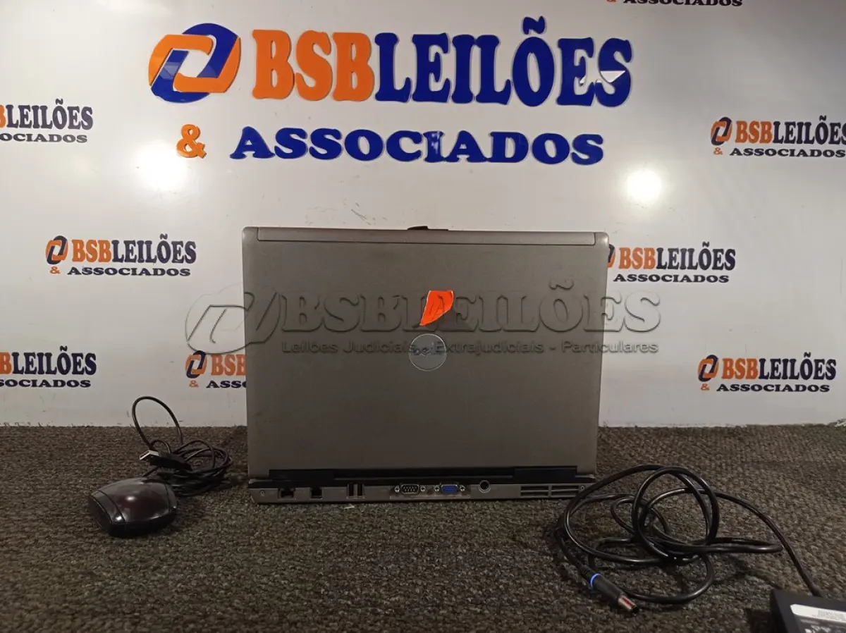 LOTE 036 - 01 NOTEBOOK MARCA DELL COM FONTE. (NO ESTADO) ATENÇÃO! FAZER A VISITAÇÃO ANTES DE ARREMATAR, NÃO SABEMOS SE FUNCIONA. LEILÃO NÃO TEM GARANTIA E NEM DEVOLUÇÃO, SUJEITO A POSSÍVEIS AVARIAS VISÍVEIS/OCULTAS E/OU AUSÊNCIA DE COMPONENTES.