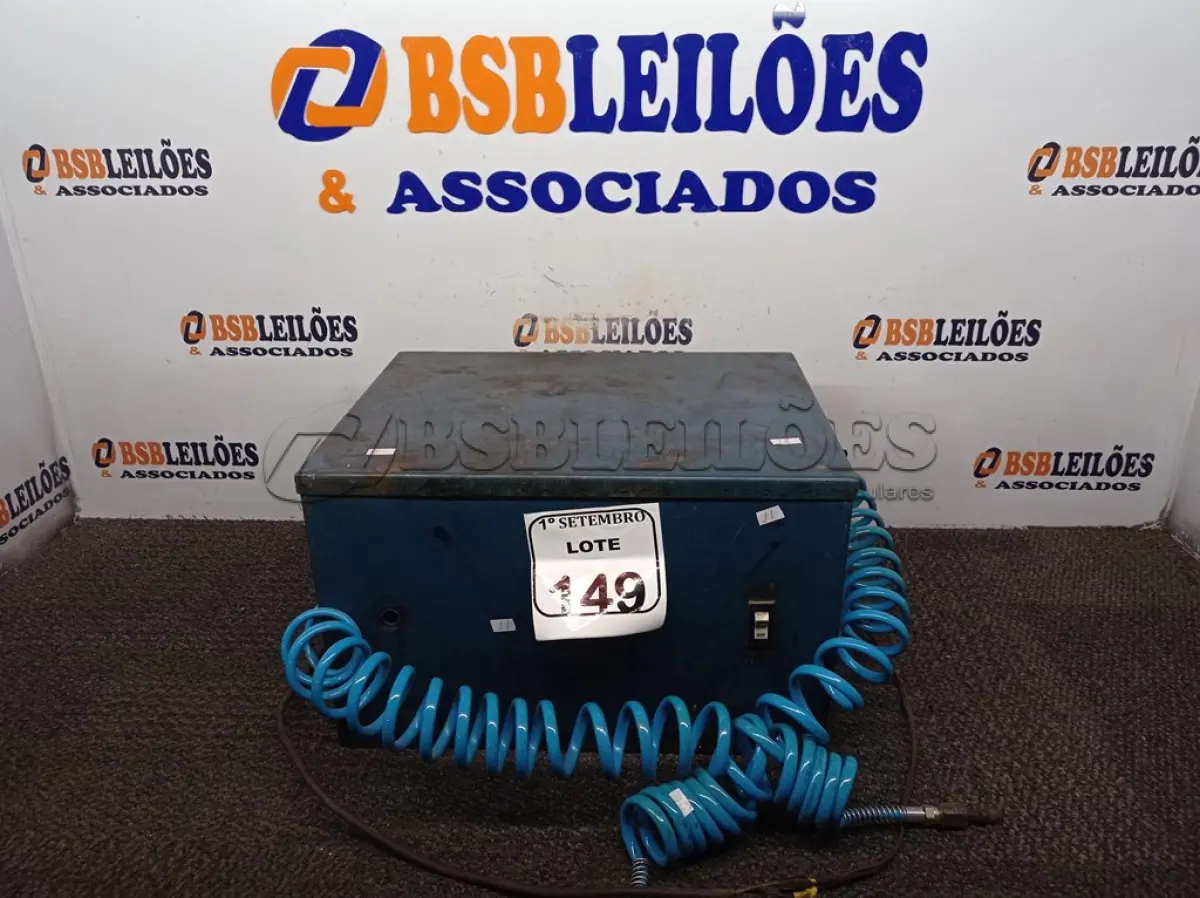 LOTE 149 - 01 COMPRESSOR DE AR. (NO ESTADO) ATENÇÃO! FAZER A VISITAÇÃO ANTES DE ARREMATAR, NÃO SABEMOS SE FUNCIONA. LEILÃO NÃO TEM GARANTIA E NEM DEVOLUÇÃO, SUJEITO A POSSÍVEIS AVARIAS VISÍVEIS/OCULTAS E/OU AUSÊNCIA DE COMPONENTES.