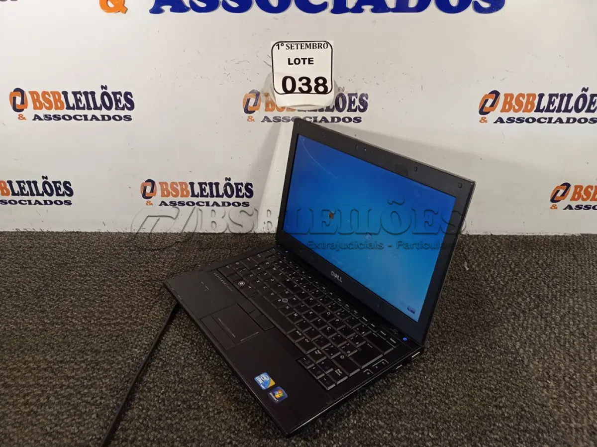 LOTE 038 - 01 NOTEBOOK MARCA DELL COM FONTE. (NO ESTADO) ATENÇÃO! FAZER A VISITAÇÃO ANTES DE ARREMATAR, NÃO SABEMOS SE FUNCIONA. LEILÃO NÃO TEM GARANTIA E NEM DEVOLUÇÃO, SUJEITO A POSSÍVEIS AVARIAS VISÍVEIS/OCULTAS E/OU AUSÊNCIA DE COMPONENTES.
