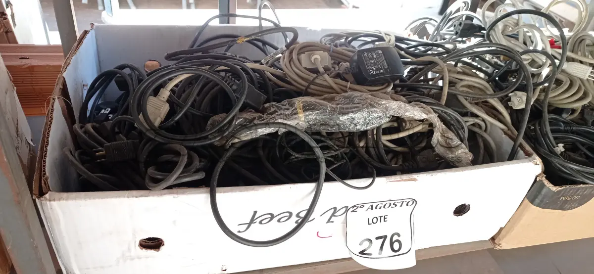 LOTE 276 - 01 LOTE COM VÁRIOS CABOS DE FORÇA PARA PC. (NO ESTADO) ATENÇÃO! FAZER A VISITAÇÃO ANTES DE ARREMATAR, NÃO SABEMOS SE FUNCIONA. LEILÃO NÃO TEM GARANTIA E NEM DEVOLUÇÃO, SUJEITO A POSSÍVEIS AVARIAS VISÍVEIS/OCULTAS E/OU AUSÊNCIA DE COMPONENTES.