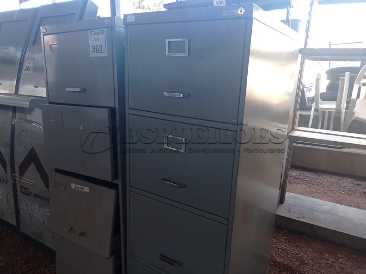 LOTE 363 - 02 ARQUIVOS EM AÇO 4 GAVETAS. (NO ESTADO) ATENÇÃO! FAZER A VISITAÇÃO ANTES DE ARREMATAR, NÃO SABEMOS SE FUNCIONA. LEILÃO NÃO TEM GARANTIA E NEM DEVOLUÇÃO, SUJEITO A POSSÍVEIS AVARIAS VISÍVEIS/OCULTAS E/OU AUSÊNCIA DE COMPONENTES.