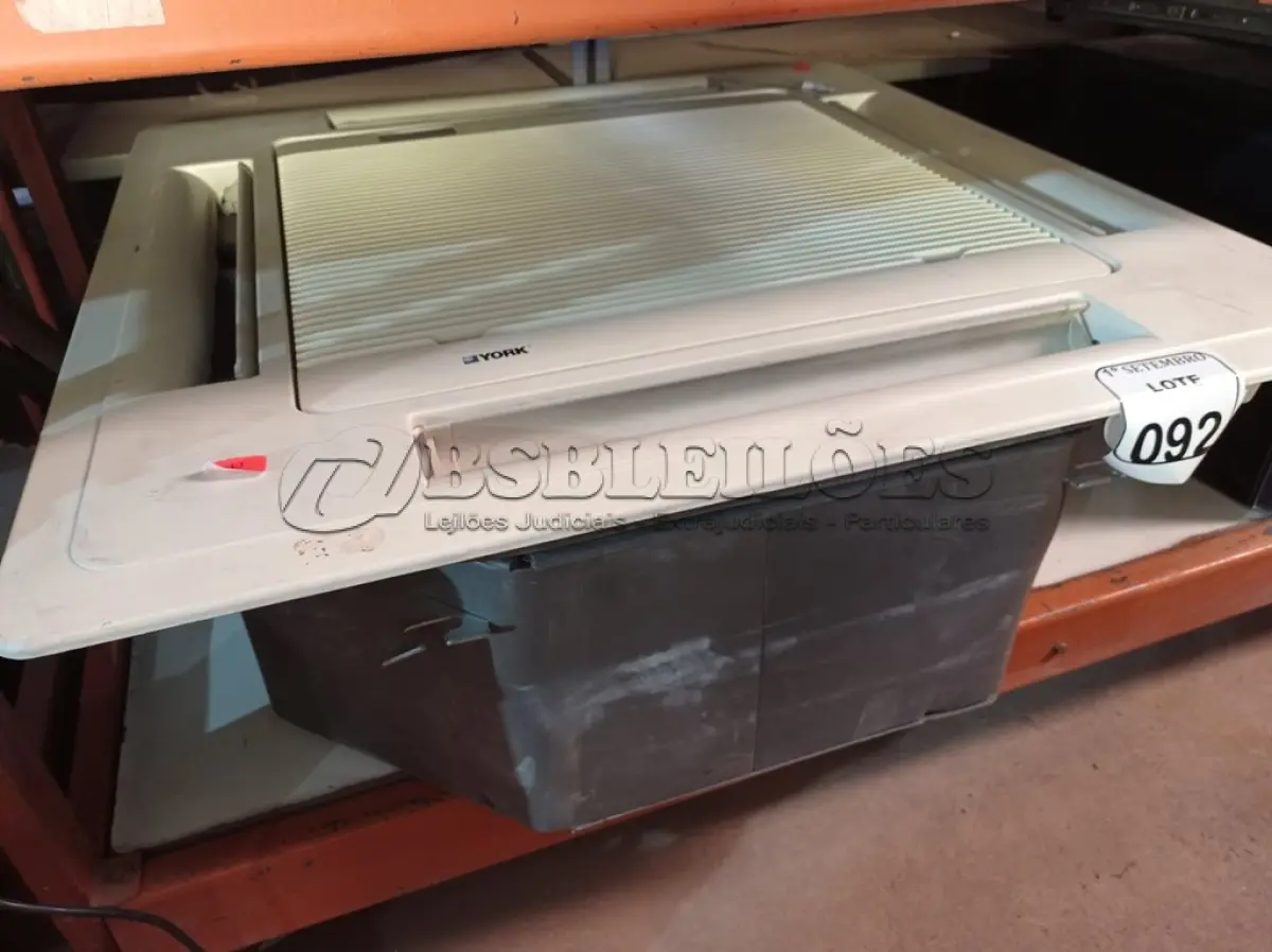 LOTE 092 - 01 EVAPORADORA DE TETO K7 MARCA YORK. (NO ESTADO) ATENÇÃO! FAZER A VISITAÇÃO ANTES DE ARREMATAR, NÃO SABEMOS SE FUNCIONA. LEILÃO NÃO TEM GARANTIA E NEM DEVOLUÇÃO, SUJEITO A POSSÍVEIS AVARIAS VISÍVEIS/OCULTAS E/OU AUSÊNCIA DE COMPONENTES.