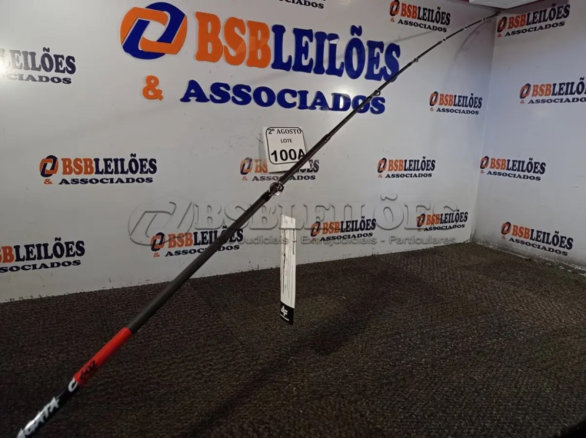 LOTE 100 - 01 CARRETILHA PARA PESCA JOYFOX LADO (RIGHT) COM VARA. (NO ESTADO) ATENÇÃO! FAZER A VISITAÇÃO ANTES DE ARREMATAR, NÃO SABEMOS SE FUNCIONA. LEILÃO NÃO TEM GARANTIA E NEM DEVOLUÇÃO, SUJEITO A POSSÍVEIS AVARIAS VISÍVEIS/OCULTAS E/OU AUSÊNCIA DE COMPONENTES.