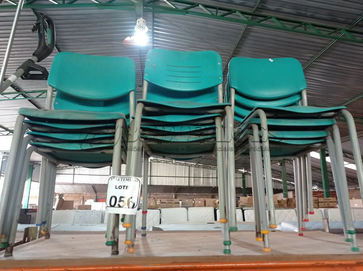 LOTE 056 - 01 LOTE COM 12 CADEIRAS INFANTIS. (NO ESTADO) ATENÇÃO! FAZER A VISITAÇÃO ANTES DE ARREMATAR, NÃO SABEMOS SE FUNCIONA. LEILÃO NÃO TEM GARANTIA E NEM DEVOLUÇÃO, SUJEITO A POSSÍVEIS AVARIAS VISÍVEIS/OCULTAS E/OU AUSÊNCIA DE COMPONENTES.