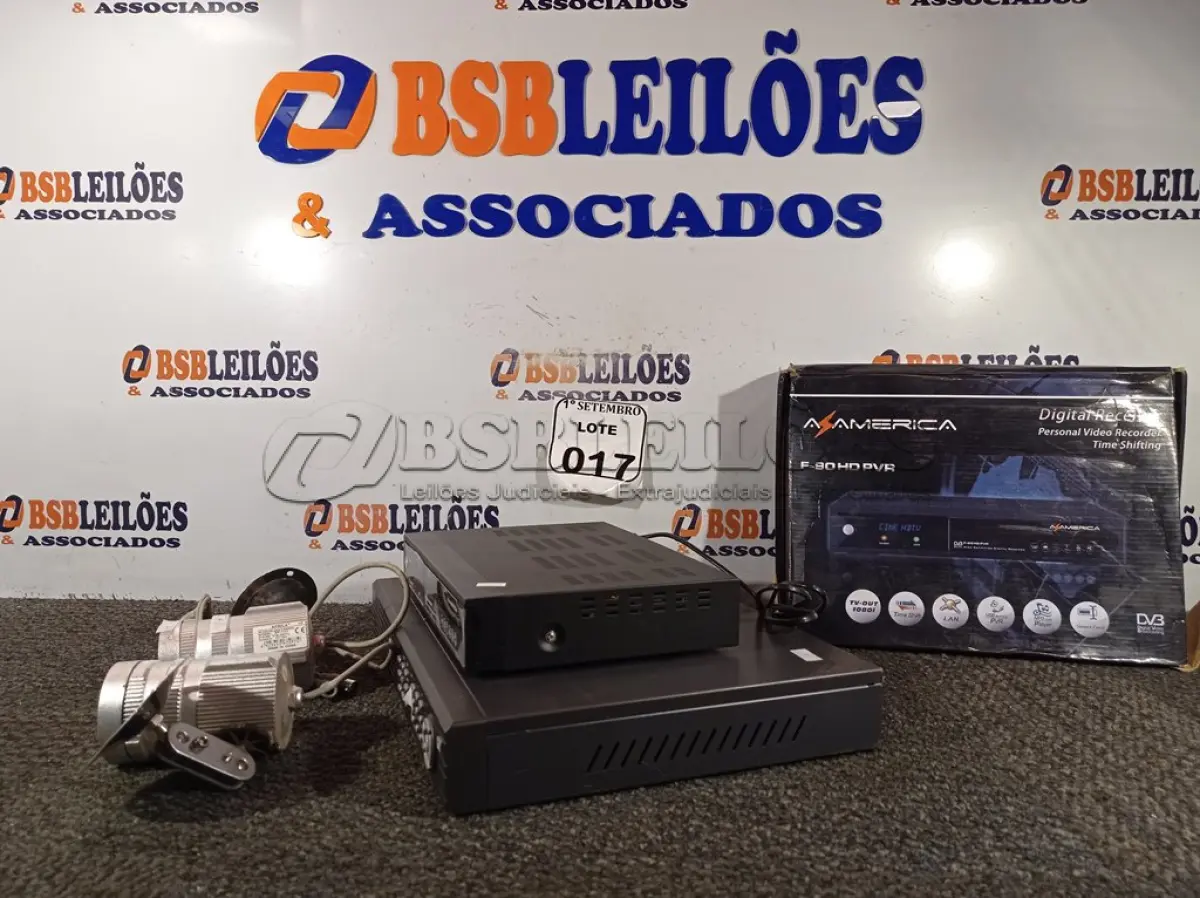 LOTE 017 -  02 DVRS E 03 CÂMERAS DE SEGURANÇA. (NO ESTADO) ATENÇÃO! FAZER A VISITAÇÃO ANTES DE ARREMATAR, NÃO SABEMOS SE FUNCIONA. LEILÃO NÃO TEM GARANTIA E NEM DEVOLUÇÃO, SUJEITO A POSSÍVEIS AVARIAS VISÍVEIS/OCULTAS E/OU AUSÊNCIA DE COMPONENTES.