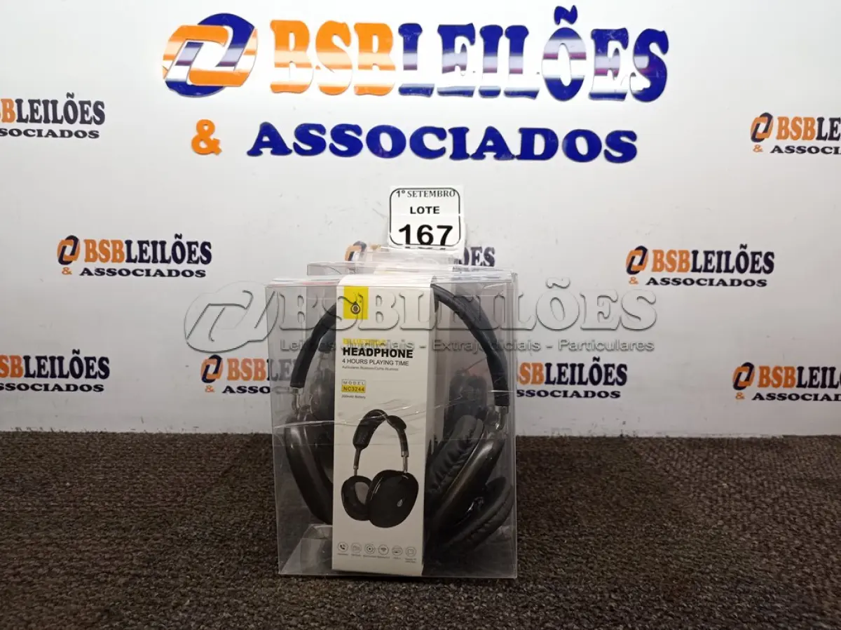 LOTE 167 - 04 HEADPHONES. (NO ESTADO) ATENÇÃO! FAZER A VISITAÇÃO ANTES DE ARREMATAR, NÃO SABEMOS SE FUNCIONA. LEILÃO NÃO TEM GARANTIA E NEM DEVOLUÇÃO, SUJEITO A POSSÍVEIS AVARIAS VISÍVEIS/OCULTAS E/OU AUSÊNCIA DE COMPONENTES.