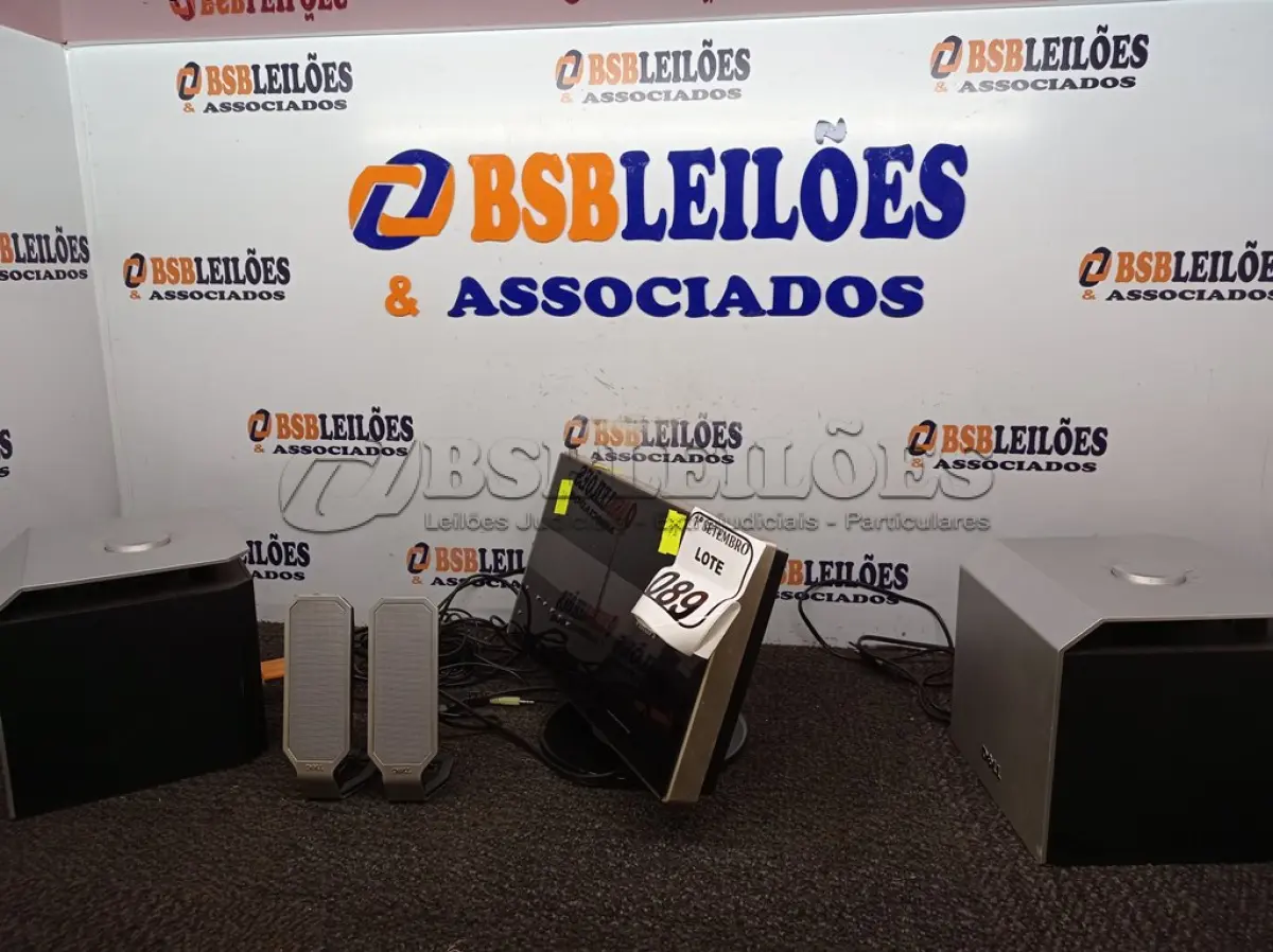 LOTE 089 - 01 DVD PORTÁTIL, DUAS CAIXAS MULTIMÍDIA SUBWOOFER MARCA DELL E 01 PAR DE CAIXA DE SOM. (NO ESTADO) ATENÇÃO! FAZER A VISITAÇÃO ANTES DE ARREMATAR, NÃO SABEMOS SE FUNCIONA. LEILÃO NÃO TEM GARANTIA E NEM DEVOLUÇÃO, SUJEITO A POSSÍVEIS AVARIAS VISÍVEIS/OCULTAS E/OU AUSÊNCIA DE COMPONENTES.