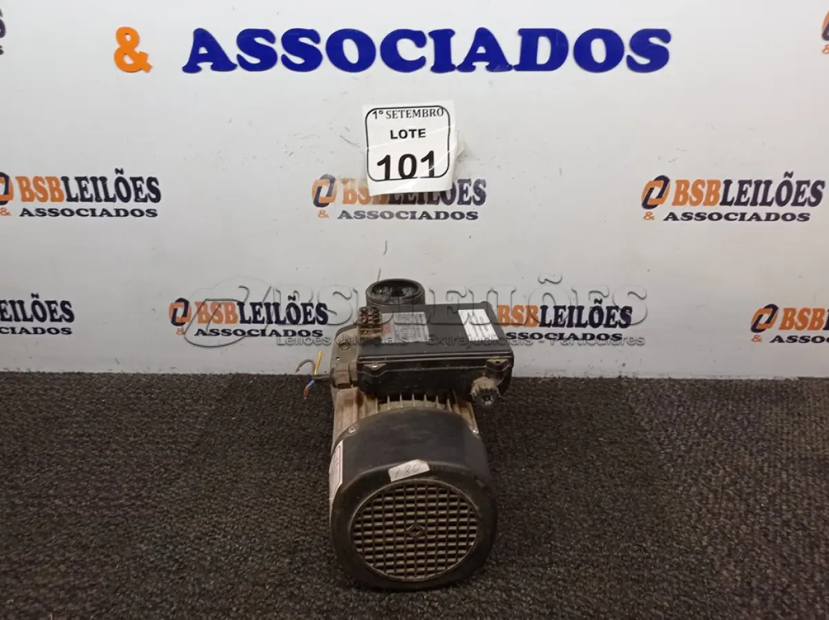 LOTE 101 - 01 BOMBA D’ÁGUA. (NO ESTADO) ATENÇÃO! FAZER A VISITAÇÃO ANTES DE ARREMATAR, NÃO SABEMOS SE FUNCIONA. LEILÃO NÃO TEM GARANTIA E NEM DEVOLUÇÃO, SUJEITO A POSSÍVEIS AVARIAS VISÍVEIS/OCULTAS E/OU AUSÊNCIA DE COMPONENTES.