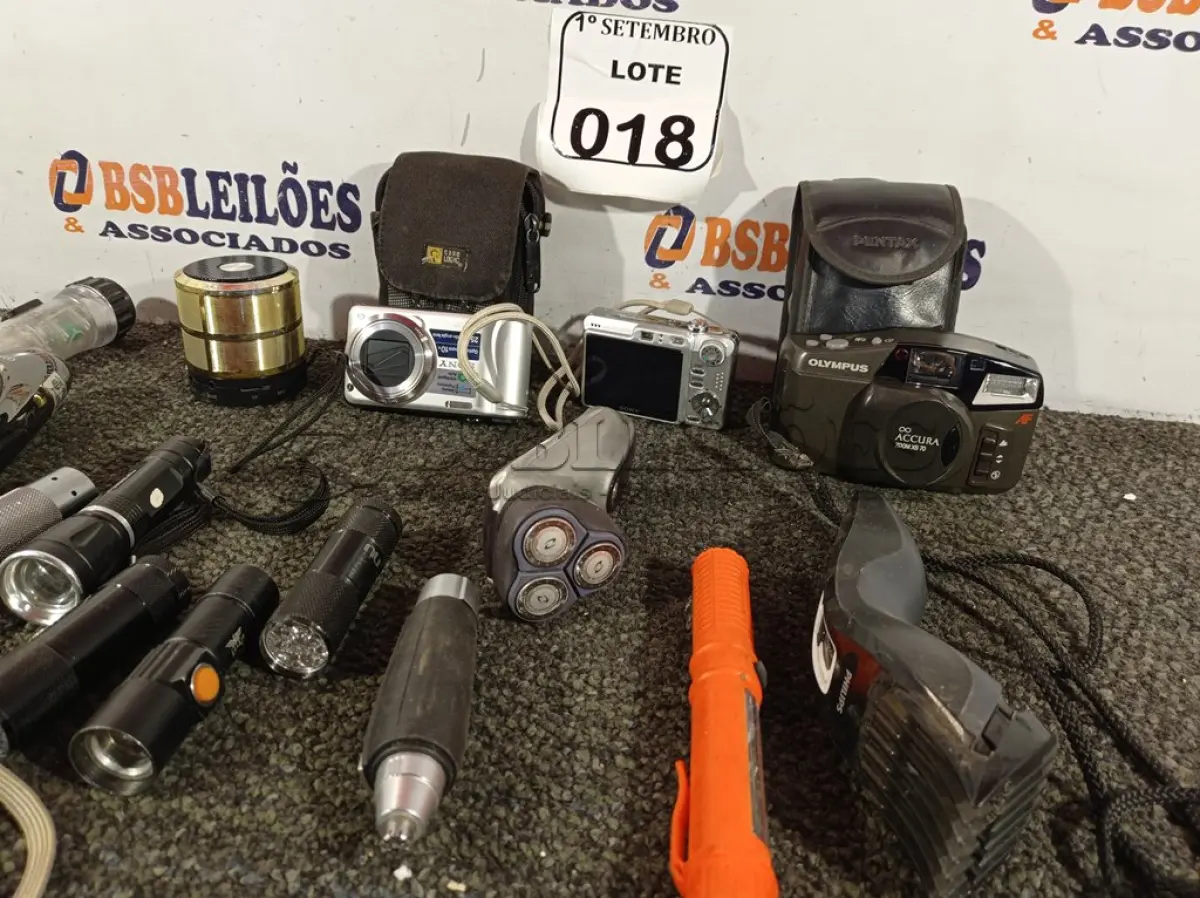 LOTE 018 - 01 LOTE COM ELETRÔNICOS DIVERSOS. (NO ESTADO) ATENÇÃO! FAZER A VISITAÇÃO ANTES DE ARREMATAR, NÃO SABEMOS SE FUNCIONA. LEILÃO NÃO TEM GARANTIA E NEM DEVOLUÇÃO, SUJEITO A POSSÍVEIS AVARIAS VISÍVEIS/OCULTAS E/OU AUSÊNCIA DE COMPONENTES.