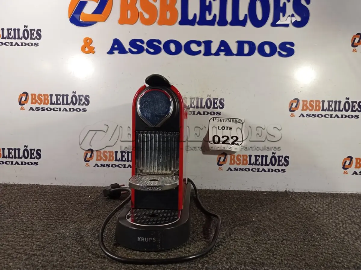 LOTE 022 - 01 CAFETEIRA MARCA KRUPS DE CAPSULA 220V. (NO ESTADO) ATENÇÃO! FAZER A VISITAÇÃO ANTES DE ARREMATAR, NÃO SABEMOS SE FUNCIONA. LEILÃO NÃO TEM GARANTIA E NEM DEVOLUÇÃO, SUJEITO A POSSÍVEIS AVARIAS VISÍVEIS/OCULTAS E/OU AUSÊNCIA DE COMPONENTES.