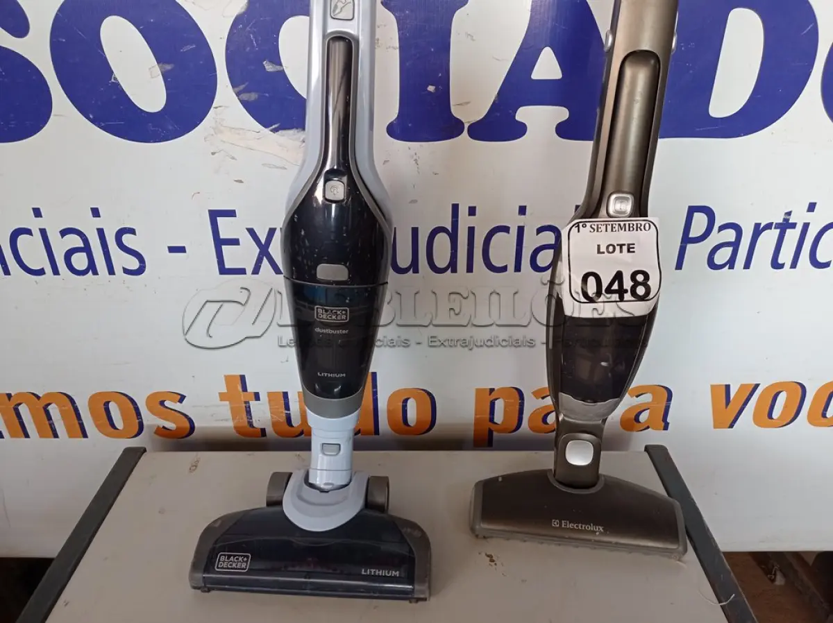 LOTE 048 - 02 ASPIRADORES DE PÓ PORTÁTIL 220V MARCAS ELECTROLUX E LITHIUM. (NO ESTADO) ATENÇÃO! FAZER A VISITAÇÃO ANTES DE ARREMATAR, NÃO SABEMOS SE FUNCIONA. LEILÃO NÃO TEM GARANTIA E NEM DEVOLUÇÃO, SUJEITO A POSSÍVEIS AVARIAS VISÍVEIS/OCULTAS E/OU AUSÊNCIA DE COMPONENTES.