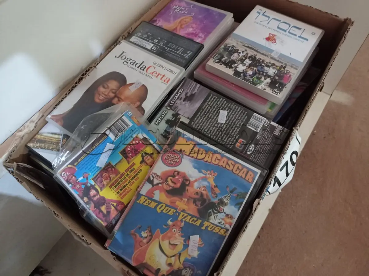 LOTE 170 - 01 LOTE COM DIVERSOS DVDS. (NO ESTADO) ATENÇÃO! FAZER A VISITAÇÃO ANTES DE ARREMATAR, NÃO SABEMOS SE FUNCIONA. LEILÃO NÃO TEM GARANTIA E NEM DEVOLUÇÃO, SUJEITO A POSSÍVEIS AVARIAS VISÍVEIS/OCULTAS E/OU AUSÊNCIA DE COMPONENTES.