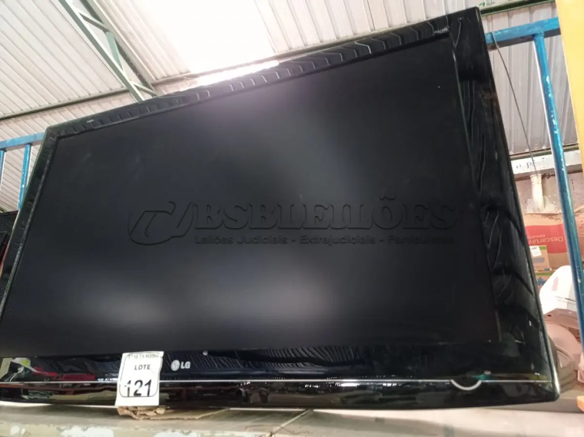 LOTE 121 - 01 TV LG 52” POLEGADAS. (NO ESTADO) ATENÇÃO! FAZER A VISITAÇÃO ANTES DE ARREMATAR, NÃO SABEMOS SE FUNCIONA. LEILÃO NÃO TEM GARANTIA E NEM DEVOLUÇÃO, SUJEITO A POSSÍVEIS AVARIAS VISÍVEIS/OCULTAS E/OU AUSÊNCIA DE COMPONENTES.