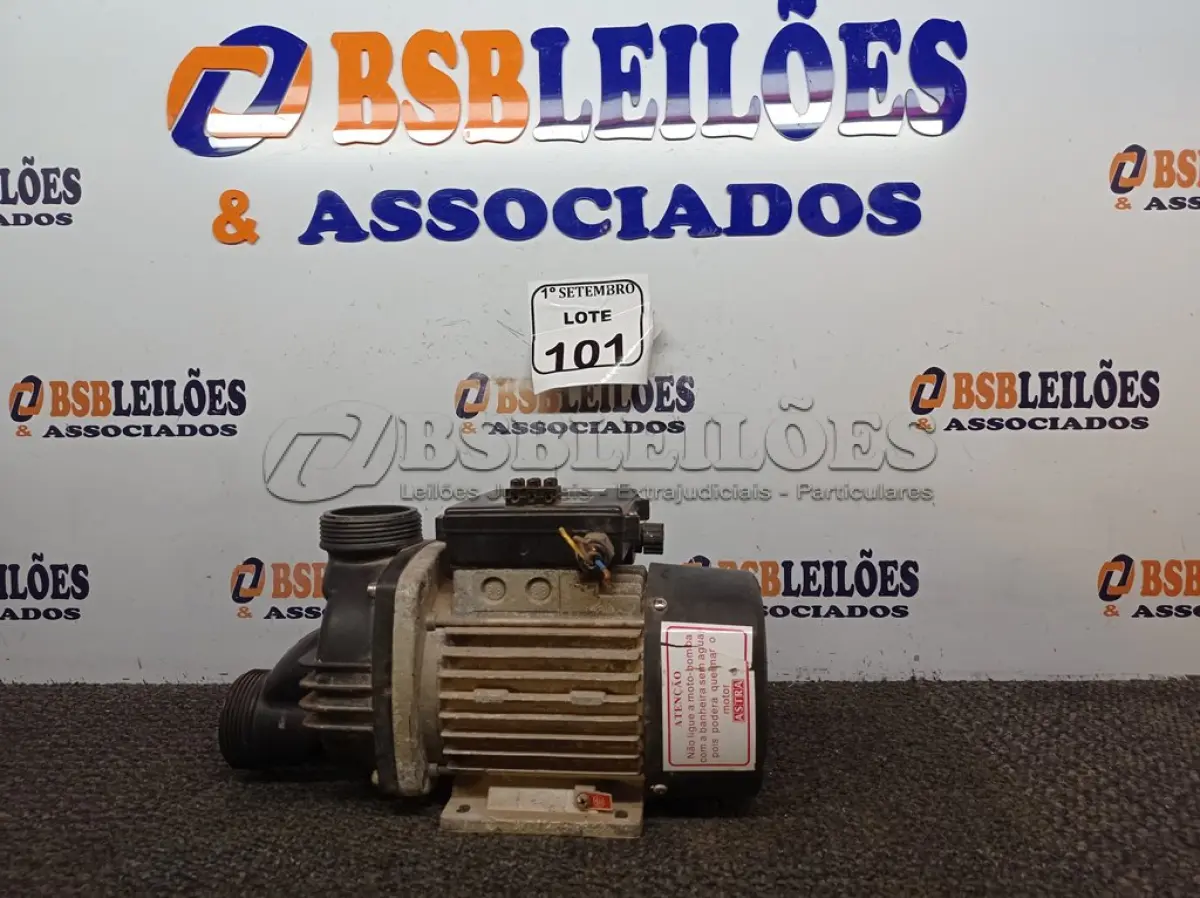 LOTE 101 - 01 BOMBA D’ÁGUA. (NO ESTADO) ATENÇÃO! FAZER A VISITAÇÃO ANTES DE ARREMATAR, NÃO SABEMOS SE FUNCIONA. LEILÃO NÃO TEM GARANTIA E NEM DEVOLUÇÃO, SUJEITO A POSSÍVEIS AVARIAS VISÍVEIS/OCULTAS E/OU AUSÊNCIA DE COMPONENTES.