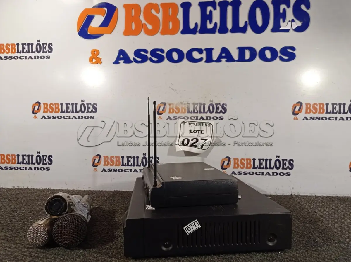 LOTE 027 - 01 DVR 08 CANAIS, 03 MICROFONES MARCAS E MODELOS DIVERSOS E 01 TRANSMISSOR. (NO ESTADO) ATENÇÃO! FAZER A VISITAÇÃO ANTES DE ARREMATAR, NÃO SABEMOS SE FUNCIONA. LEILÃO NÃO TEM GARANTIA E NEM DEVOLUÇÃO, SUJEITO A POSSÍVEIS AVARIAS VISÍVEIS/OCULTAS E/OU AUSÊNCIA DE COMPONENTES.