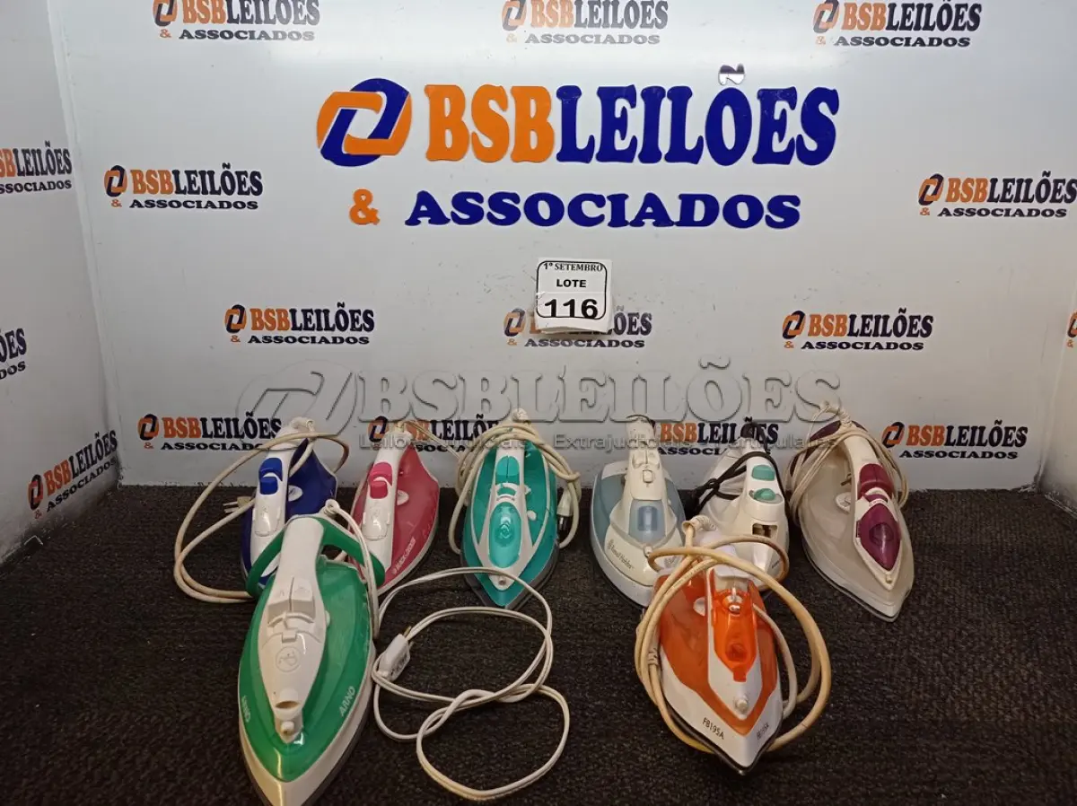 LOTE 116 - 08 FERROS DE PASSAR ROUPAS MARCAS E MODELOS DIVERSOS. (NO ESTADO) ATENÇÃO! FAZER A VISITAÇÃO ANTES DE ARREMATAR, NÃO SABEMOS SE FUNCIONA. LEILÃO NÃO TEM GARANTIA E NEM DEVOLUÇÃO, SUJEITO A POSSÍVEIS AVARIAS VISÍVEIS/OCULTAS E/OU AUSÊNCIA DE COMPONENTES.