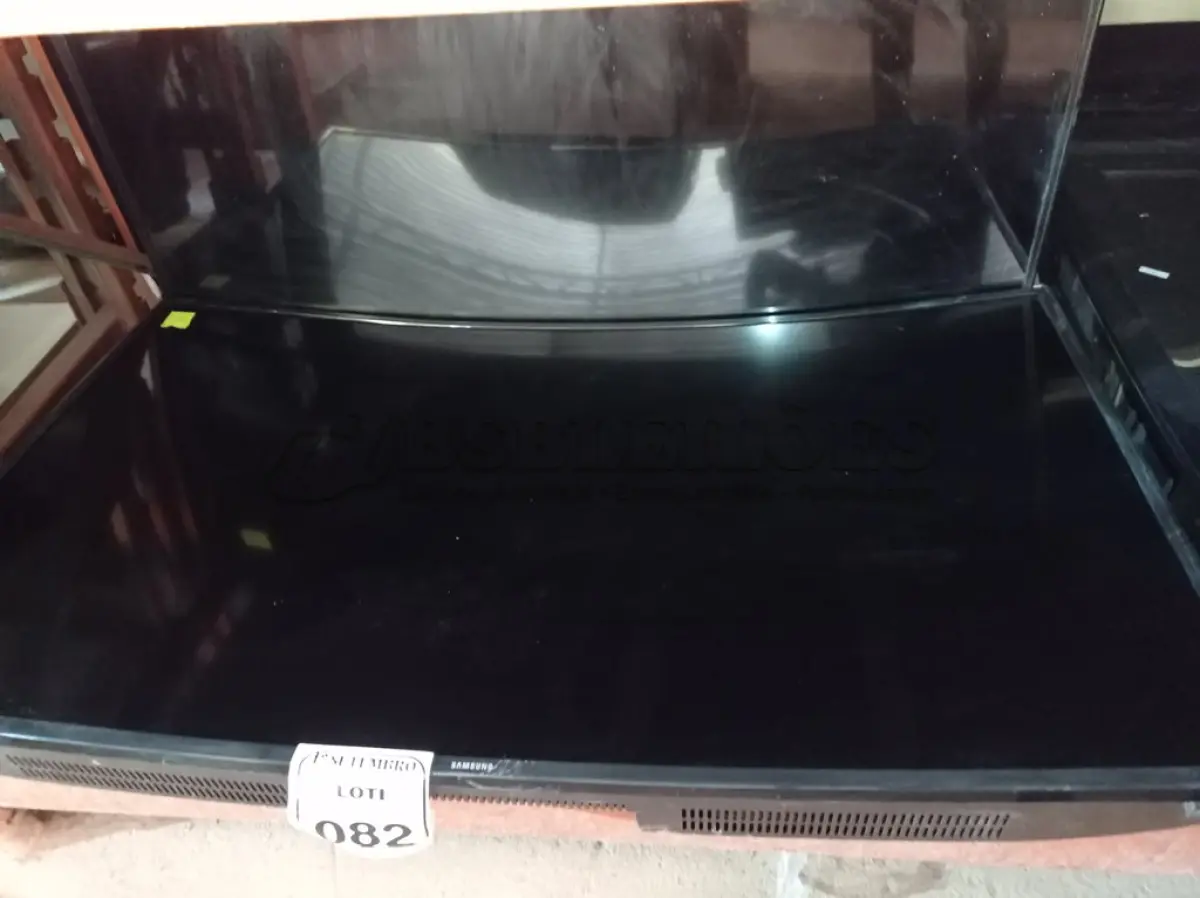 LOTE 082 - 02 TVS SENDO UMA SAMSUMG 48” POLEGADAS 220V E A OUTRA MARCA LG 47” POLEGADAS 220V PARA A RETIRADA DE PEÇAS. (NO ESTADO) ATENÇÃO! FAZER A VISITAÇÃO ANTES DE ARREMATAR, NÃO SABEMOS SE FUNCIONA. LEILÃO NÃO TEM GARANTIA E NEM DEVOLUÇÃO, SUJEITO A POSSÍVEIS AVARIAS VISÍVEIS/OCULTAS E/OU AUSÊNCIA DE COMPONENTES.