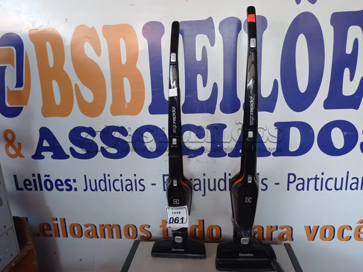 LOTE 061 - 02 ASPIRADORES DE PÓ PORTÁTIL 220V MARCA ELECTROLUX. (NO ESTADO) ATENÇÃO! FAZER A VISITAÇÃO ANTES DE ARREMATAR, NÃO SABEMOS SE FUNCIONA. LEILÃO NÃO TEM GARANTIA E NEM DEVOLUÇÃO, SUJEITO A POSSÍVEIS AVARIAS VISÍVEIS/OCULTAS E/OU AUSÊNCIA DE COMPONENTES.