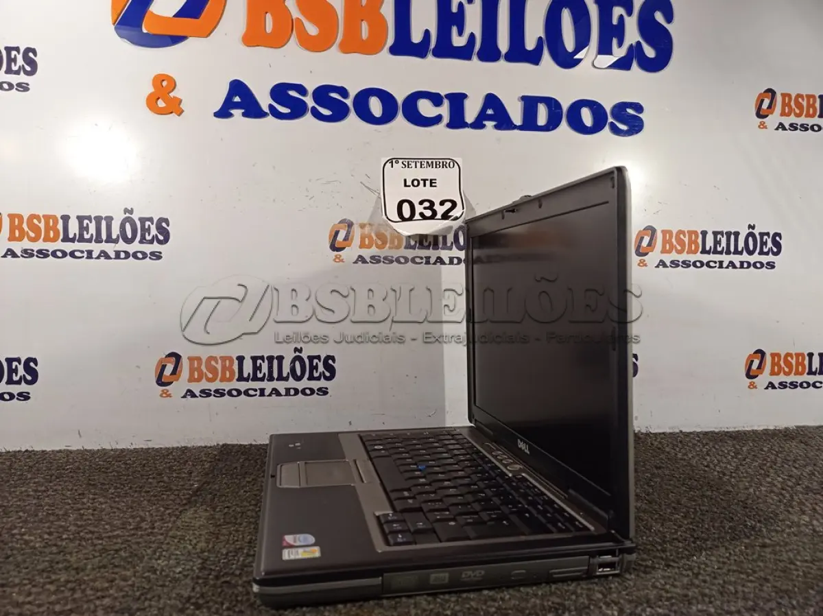 LOTE 032 - 01 NOTEBOOK MARCA DELL SEM FONTE. (NO ESTADO) ATENÇÃO! FAZER A VISITAÇÃO ANTES DE ARREMATAR, NÃO SABEMOS SE FUNCIONA. LEILÃO NÃO TEM GARANTIA E NEM DEVOLUÇÃO, SUJEITO A POSSÍVEIS AVARIAS VISÍVEIS/OCULTAS E/OU AUSÊNCIA DE COMPONENTES.