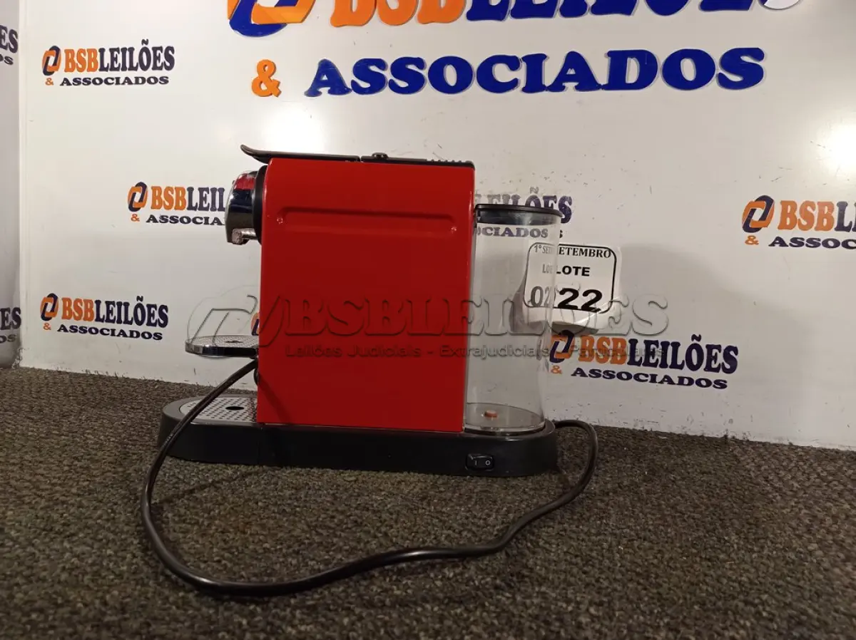 LOTE 022 - 01 CAFETEIRA MARCA KRUPS DE CAPSULA 220V. (NO ESTADO) ATENÇÃO! FAZER A VISITAÇÃO ANTES DE ARREMATAR, NÃO SABEMOS SE FUNCIONA. LEILÃO NÃO TEM GARANTIA E NEM DEVOLUÇÃO, SUJEITO A POSSÍVEIS AVARIAS VISÍVEIS/OCULTAS E/OU AUSÊNCIA DE COMPONENTES.