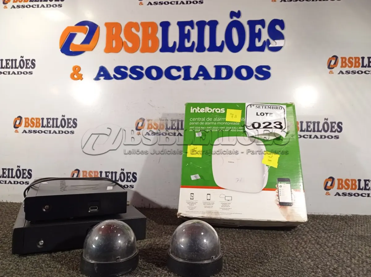 LOTE 023 - 01 DVR, 01 DVD, 02 CÂMERAS E 01 CENTRAL DE ALARME MARCA INTELBRAS.  (NO ESTADO) ATENÇÃO! FAZER A VISITAÇÃO ANTES DE ARREMATAR, NÃO SABEMOS SE FUNCIONA. LEILÃO NÃO TEM GARANTIA E NEM DEVOLUÇÃO, SUJEITO A POSSÍVEIS AVARIAS VISÍVEIS/OCULTAS E/OU AUSÊNCIA DE COMPONENTES.