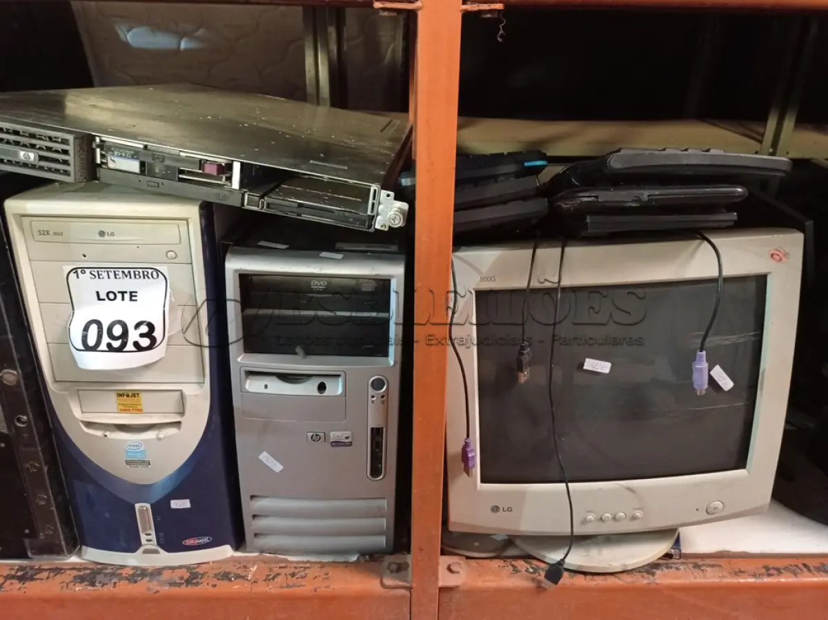 LOTE 093 - 02 MONITORES DE TUBO, 03 CPUS, 01 SUCATA DE SERVIDOR E VÁRIOS TECLADOS. (NO ESTADO) ATENÇÃO! FAZER A VISITAÇÃO ANTES DE ARREMATAR, NÃO SABEMOS SE FUNCIONA. LEILÃO NÃO TEM GARANTIA E NEM DEVOLUÇÃO, SUJEITO A POSSÍVEIS AVARIAS VISÍVEIS/OCULTAS E/OU AUSÊNCIA DE COMPONENTES.