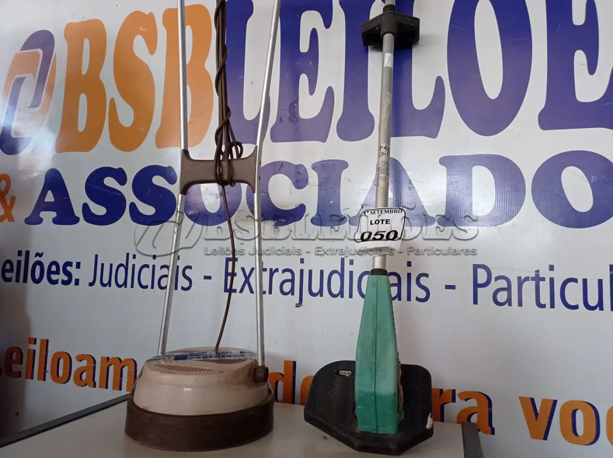 LOTE 050 - 01 ENCERADEIRA ELECTROLUX E 01 CORTADOR DE GRAMA MARCA TRAPP. (NO ESTADO) ATENÇÃO! FAZER A VISITAÇÃO ANTES DE ARREMATAR, NÃO SABEMOS SE FUNCIONA. LEILÃO NÃO TEM GARANTIA E NEM DEVOLUÇÃO, SUJEITO A POSSÍVEIS AVARIAS VISÍVEIS/OCULTAS E/OU AUSÊNCIA DE COMPONENTES.