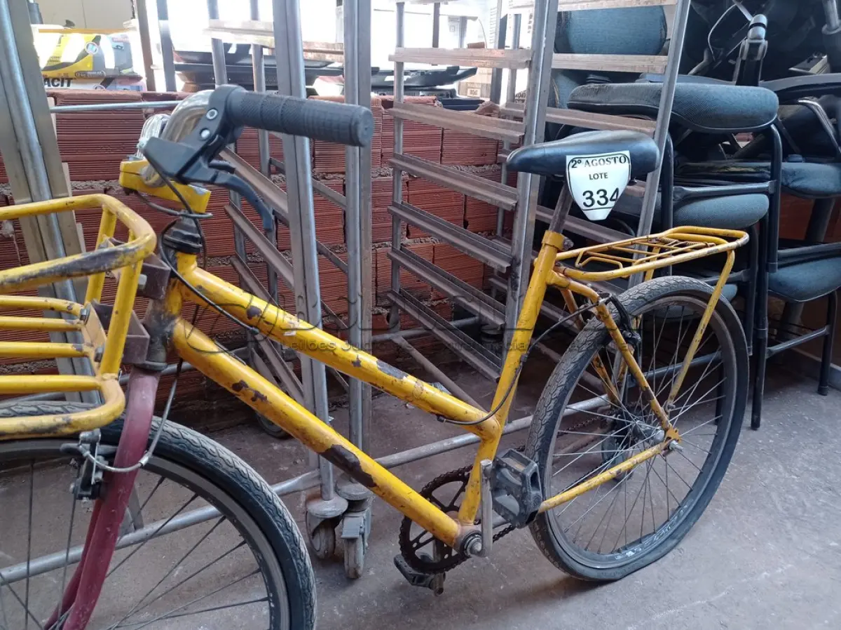 LOTE 334 - 01 BICICLETA ARO 26 CARGUEIRA NA COR AMARELA.  (NO ESTADO) ATENÇÃO! FAZER A VISITAÇÃO ANTES DE ARREMATAR, NÃO SABEMOS SE FUNCIONA. LEILÃO NÃO TEM GARANTIA E NEM DEVOLUÇÃO, SUJEITO A POSSÍVEIS AVARIAS VISÍVEIS/OCULTAS E/OU AUSÊNCIA DE COMPONENTES.