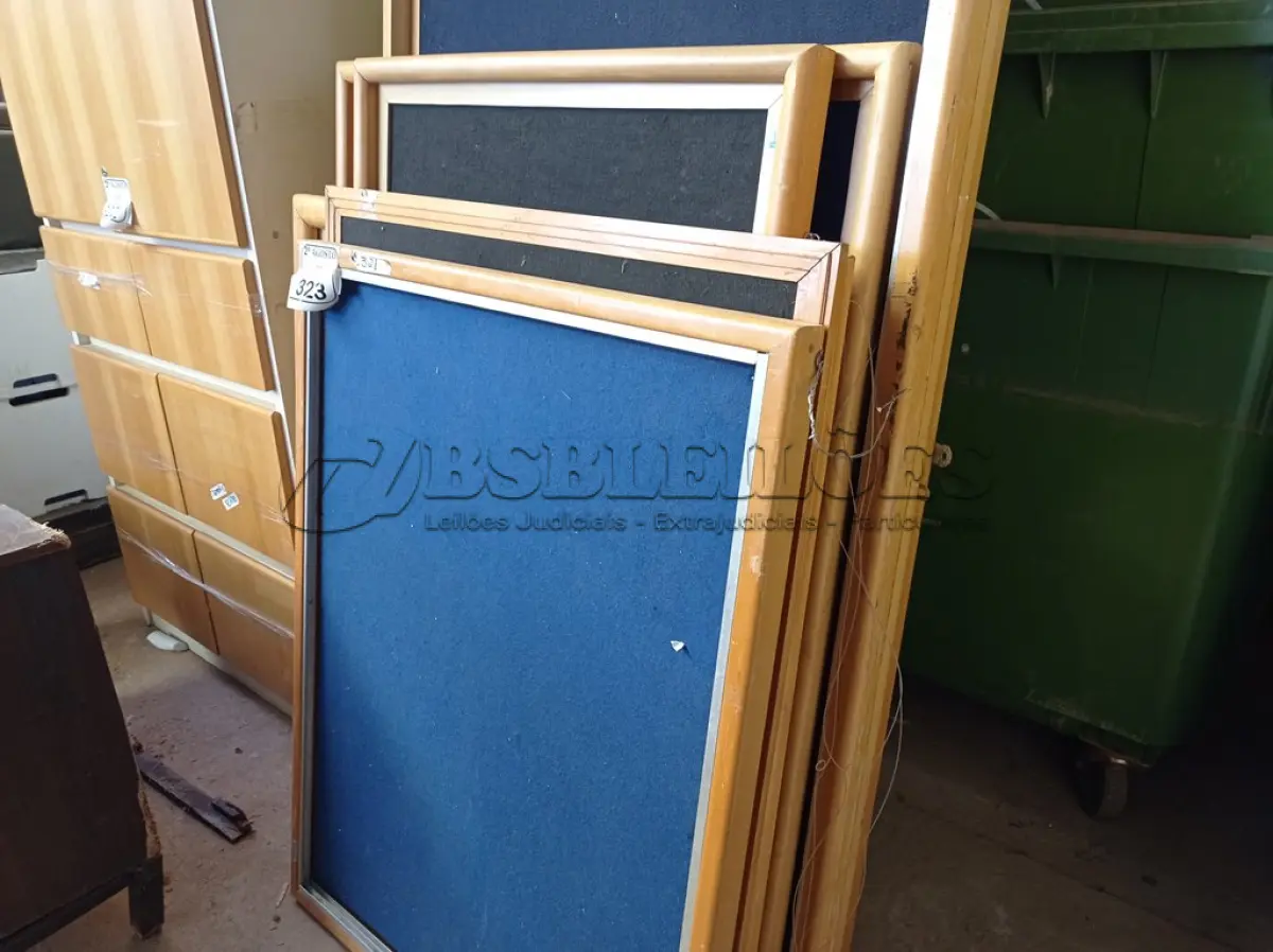 LOTE 323 - 08 QUADROS DE AVISO TAMANHOS DIVERSOS. (NO ESTADO) ATENÇÃO! FAZER A VISITAÇÃO ANTES DE ARREMATAR, NÃO SABEMOS SE FUNCIONA. LEILÃO NÃO TEM GARANTIA E NEM DEVOLUÇÃO, SUJEITO A POSSÍVEIS AVARIAS VISÍVEIS/OCULTAS E/OU AUSÊNCIA DE COMPONENTES.