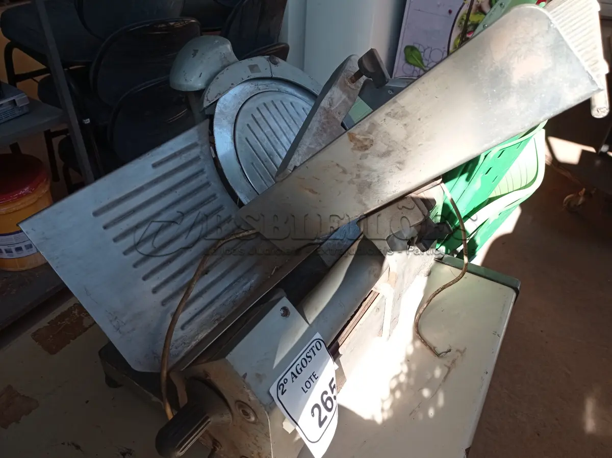 LOTE 265 - 01 CORTADOR DE FRIOS MARCA FILIZOLA. (NO ESTADO) ATENÇÃO! FAZER A VISITAÇÃO ANTES DE ARREMATAR, NÃO SABEMOS SE FUNCIONA. LEILÃO NÃO TEM GARANTIA E NEM DEVOLUÇÃO, SUJEITO A POSSÍVEIS AVARIAS VISÍVEIS/OCULTAS E/OU AUSÊNCIA DE COMPONENTES.