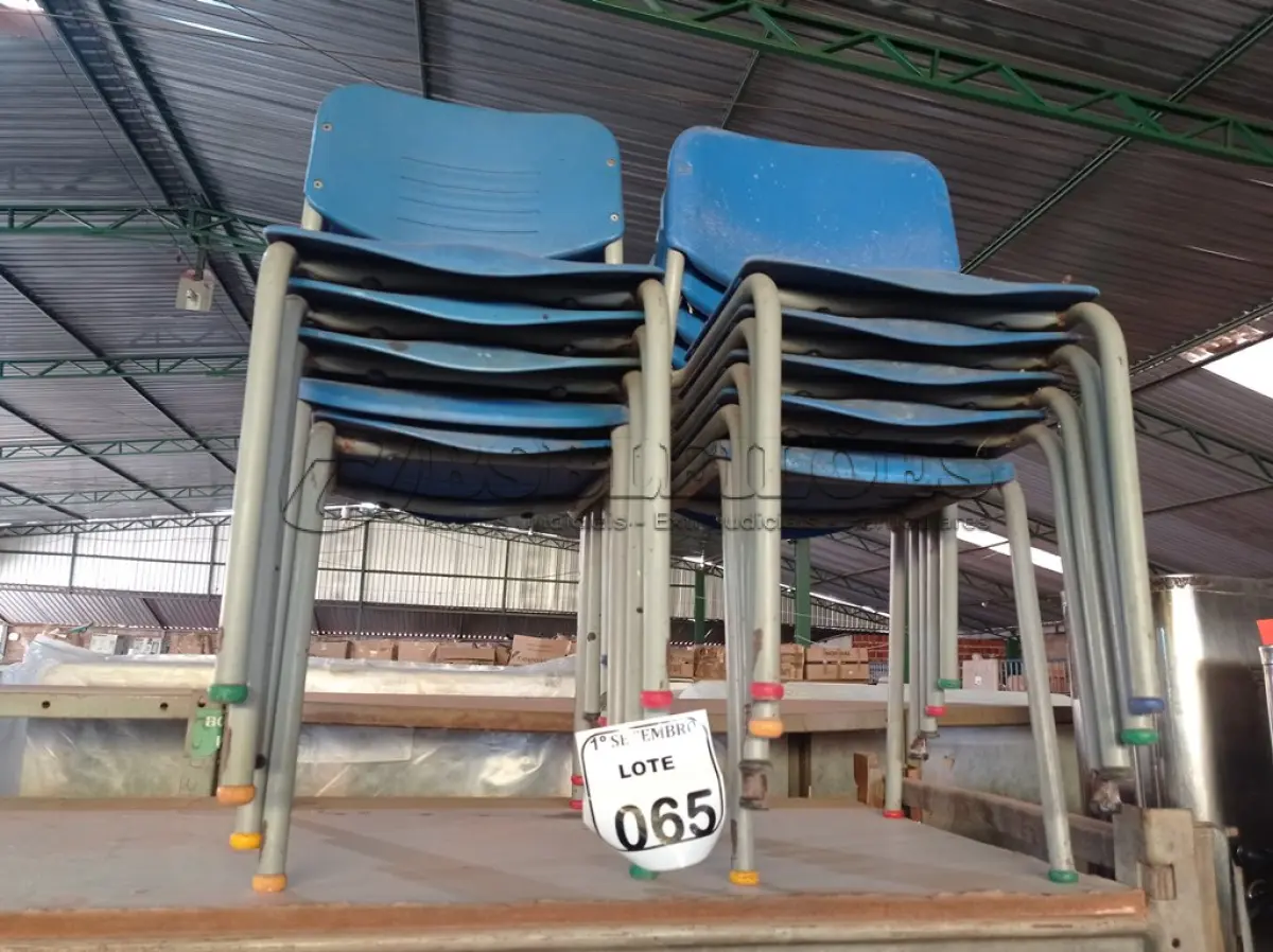 LOTE 065 - 10 CADEIRAS INFANTIS COM AVARIAS. (NO ESTADO) ATENÇÃO! FAZER A VISITAÇÃO ANTES DE ARREMATAR, NÃO SABEMOS SE FUNCIONA. LEILÃO NÃO TEM GARANTIA E NEM DEVOLUÇÃO, SUJEITO A POSSÍVEIS AVARIAS VISÍVEIS/OCULTAS E/OU AUSÊNCIA DE COMPONENTES.