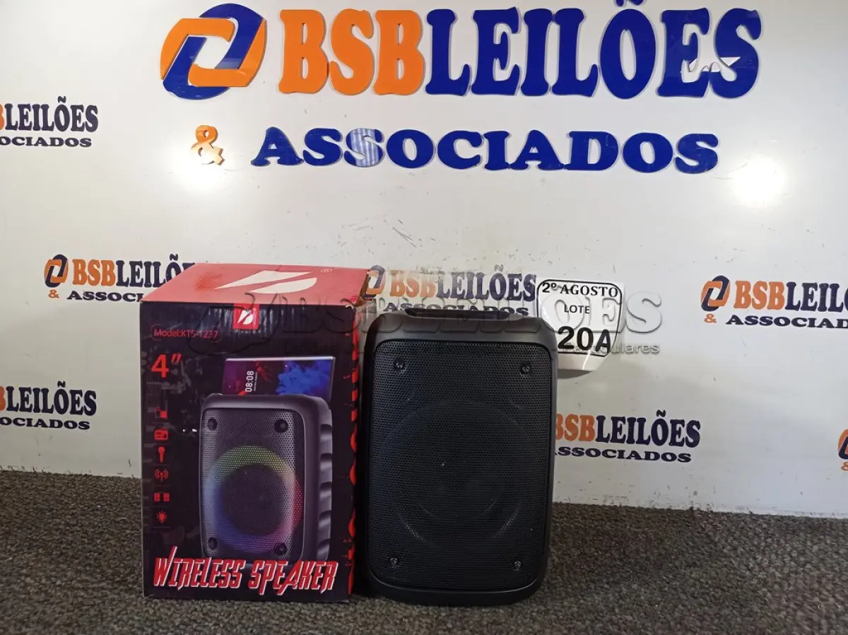 LOTE 020 -  01 CAIXA DE SOM BLUETOOTH 4”. (NO ESTADO) ATENÇÃO! FAZER A VISITAÇÃO ANTES DE ARREMATAR, NÃO SABEMOS SE FUNCIONA. LEILÃO NÃO TEM GARANTIA E NEM DEVOLUÇÃO, SUJEITO A POSSÍVEIS AVARIAS VISÍVEIS/OCULTAS E/OU AUSÊNCIA DE COMPONENTES.