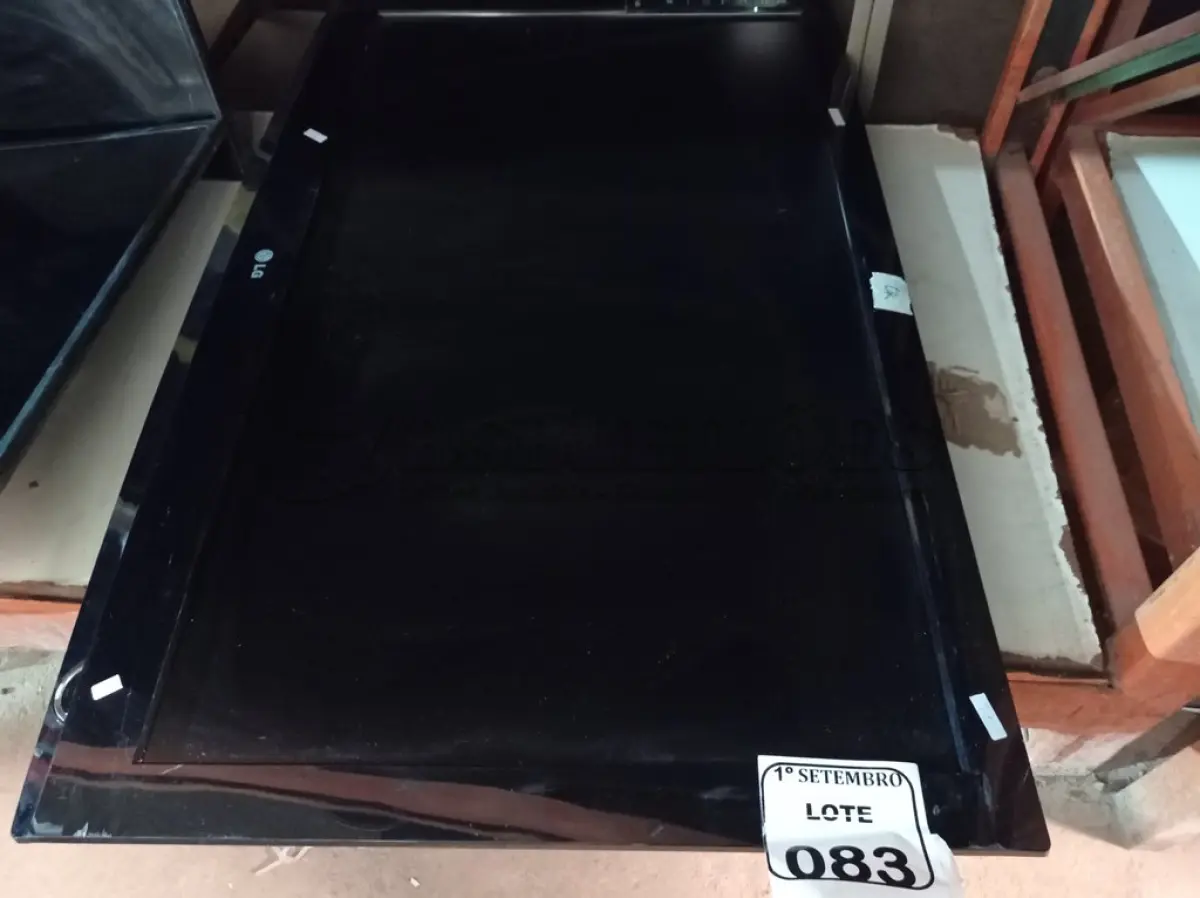 LOTE 083 - 01 TV LG 42” POLEGADAS. (NO ESTADO) ATENÇÃO! FAZER A VISITAÇÃO ANTES DE ARREMATAR, NÃO SABEMOS SE FUNCIONA. LEILÃO NÃO TEM GARANTIA E NEM DEVOLUÇÃO, SUJEITO A POSSÍVEIS AVARIAS VISÍVEIS/OCULTAS E/OU AUSÊNCIA DE COMPONENTES.