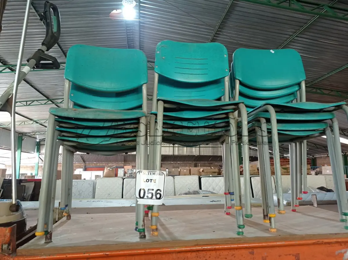 LOTE 056 - 01 LOTE COM 12 CADEIRAS INFANTIS. (NO ESTADO) ATENÇÃO! FAZER A VISITAÇÃO ANTES DE ARREMATAR, NÃO SABEMOS SE FUNCIONA. LEILÃO NÃO TEM GARANTIA E NEM DEVOLUÇÃO, SUJEITO A POSSÍVEIS AVARIAS VISÍVEIS/OCULTAS E/OU AUSÊNCIA DE COMPONENTES.