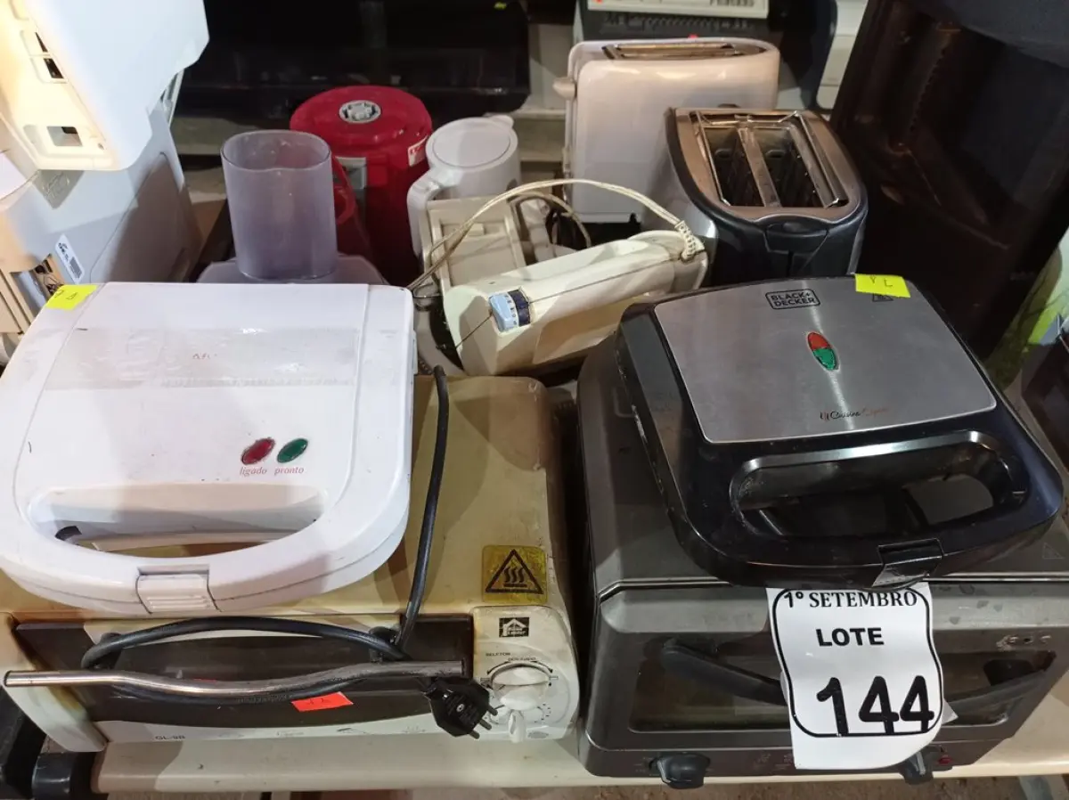LOTE 144