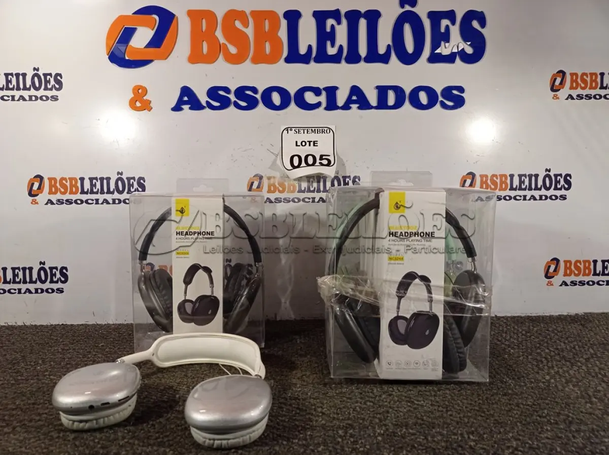 LOTE 005 - 05 HEADPHONES COM AVARIAS. (NO ESTADO) ATENÇÃO! FAZER A VISITAÇÃO ANTES DE ARREMATAR, NÃO SABEMOS SE FUNCIONA. LEILÃO NÃO TEM GARANTIA E NEM DEVOLUÇÃO, SUJEITO A POSSÍVEIS AVARIAS VISÍVEIS/OCULTAS E/OU AUSÊNCIA DE COMPONENTES.